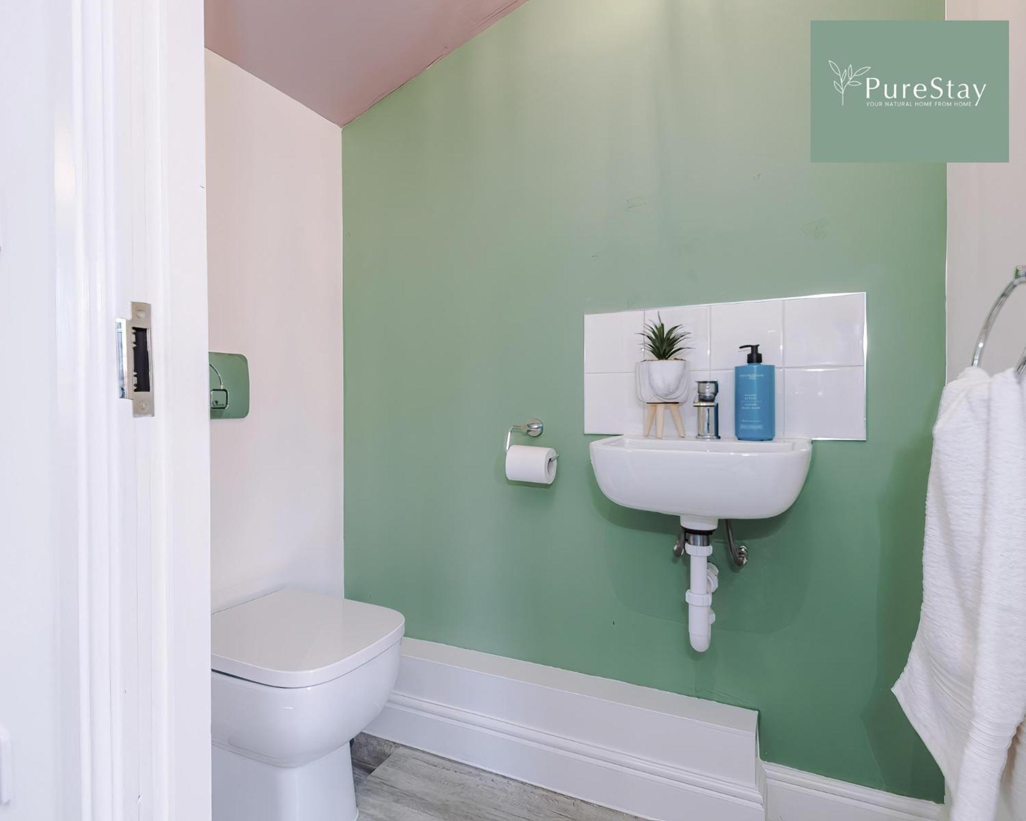 Stunning Five Bedroom Manchester House With Free Parking By Purestay Short Lets & Serviced Accommodation Εξωτερικό φωτογραφία