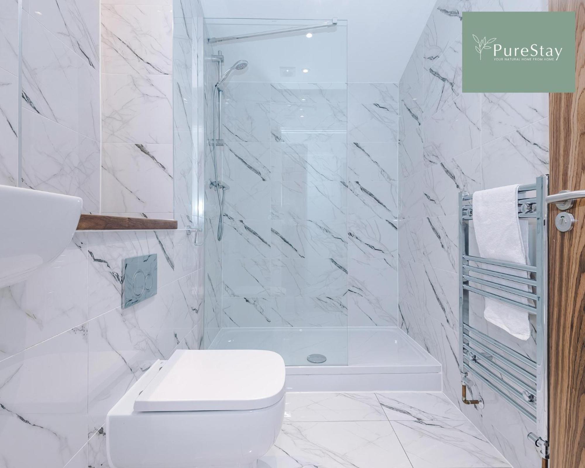 Stunning Five Bedroom Manchester House With Free Parking By Purestay Short Lets & Serviced Accommodation Εξωτερικό φωτογραφία