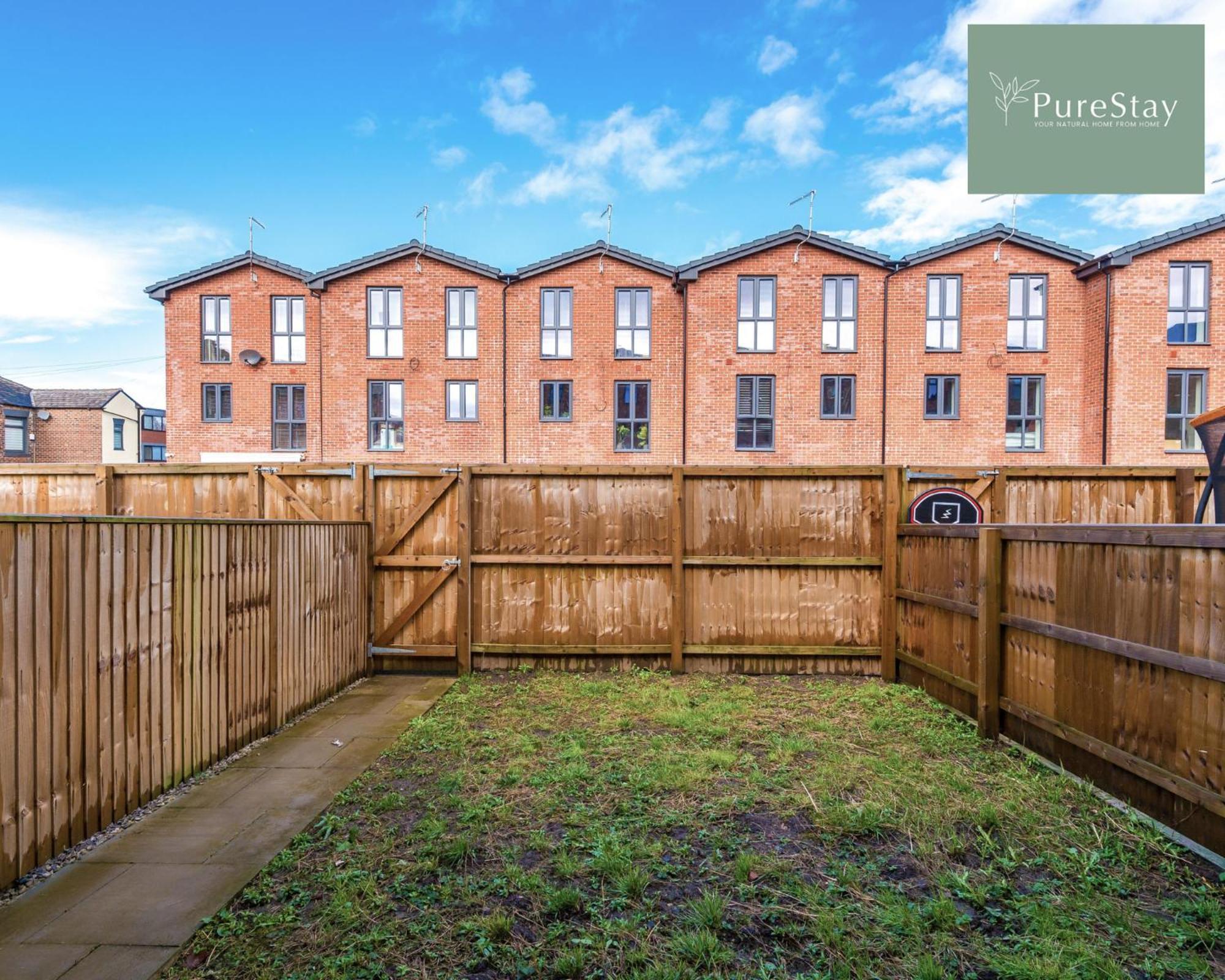 Stunning Five Bedroom Manchester House With Free Parking By Purestay Short Lets & Serviced Accommodation Εξωτερικό φωτογραφία