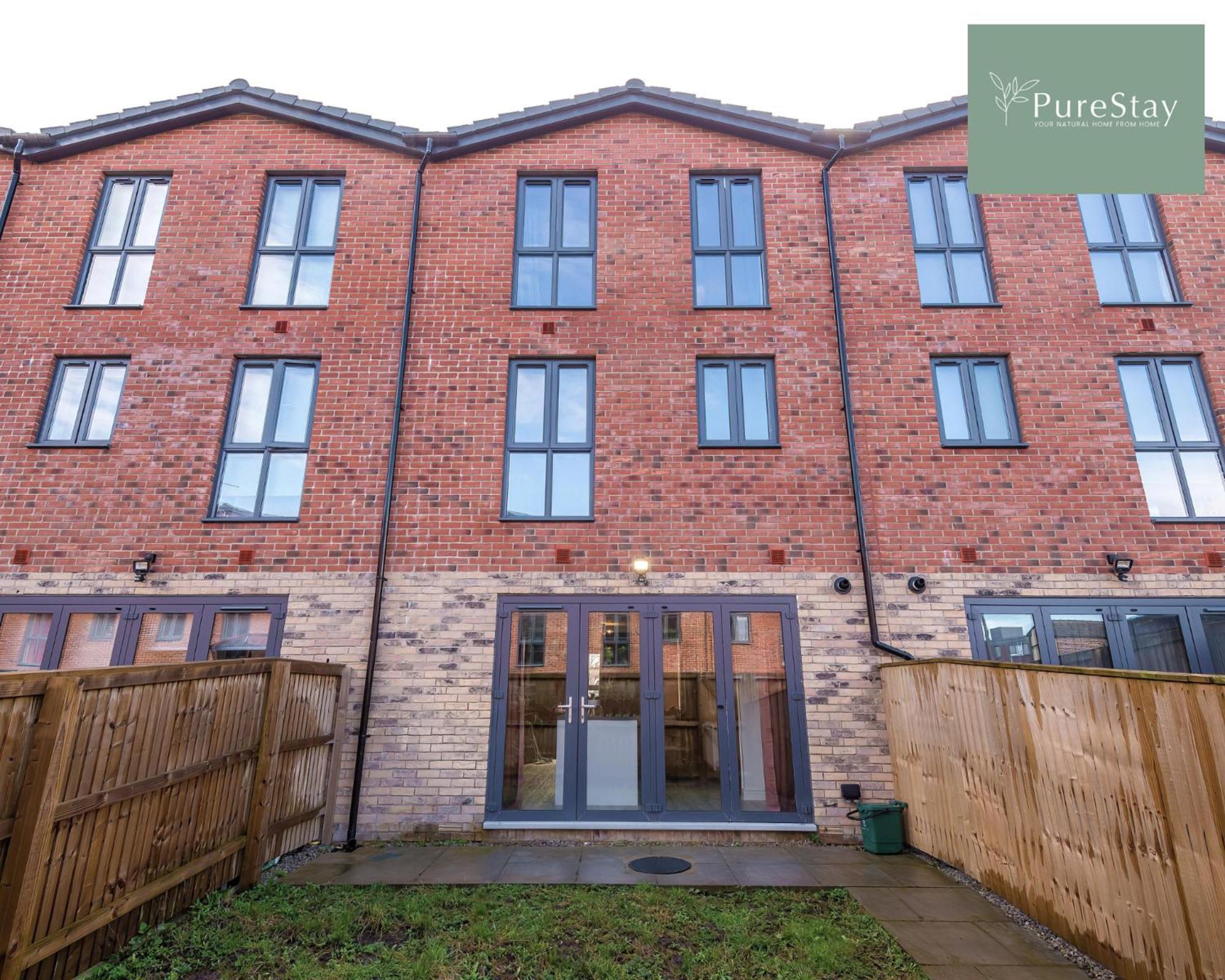 Stunning Five Bedroom Manchester House With Free Parking By Purestay Short Lets & Serviced Accommodation Εξωτερικό φωτογραφία