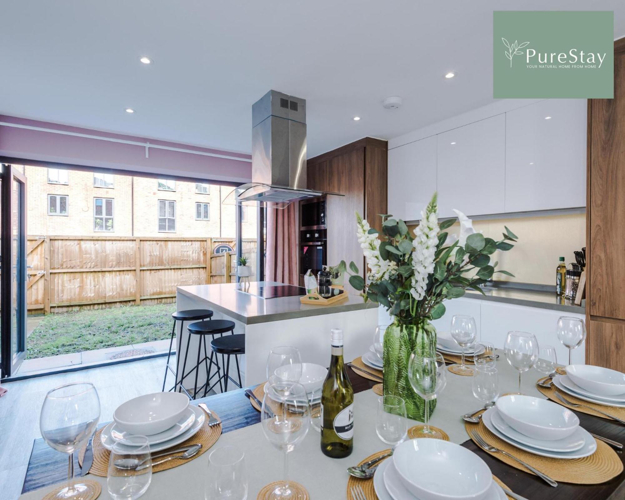 Stunning Five Bedroom Manchester House With Free Parking By Purestay Short Lets & Serviced Accommodation Εξωτερικό φωτογραφία