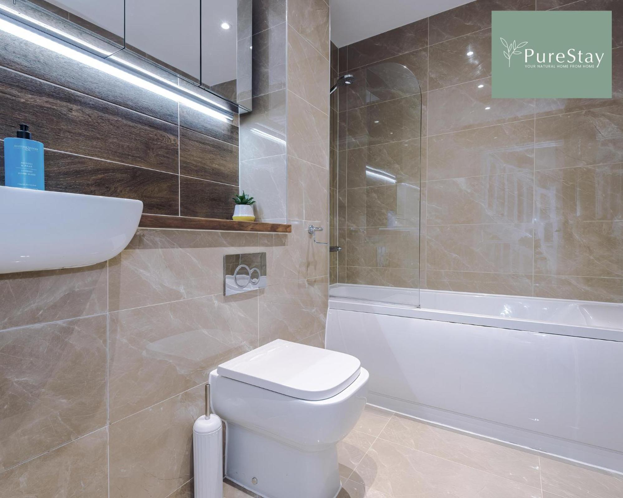 Stunning Five Bedroom Manchester House With Free Parking By Purestay Short Lets & Serviced Accommodation Εξωτερικό φωτογραφία