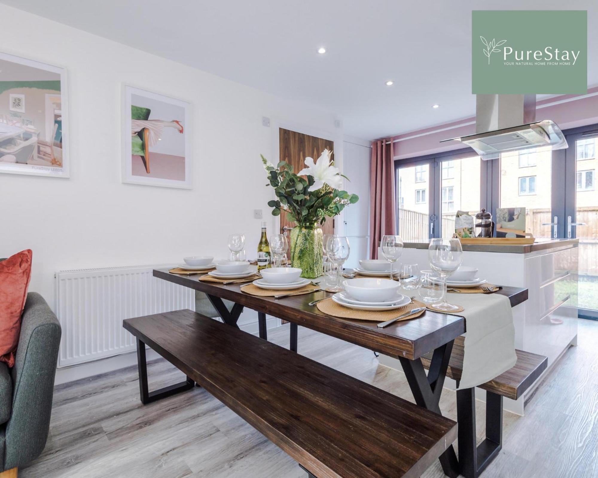 Stunning Five Bedroom Manchester House With Free Parking By Purestay Short Lets & Serviced Accommodation Εξωτερικό φωτογραφία