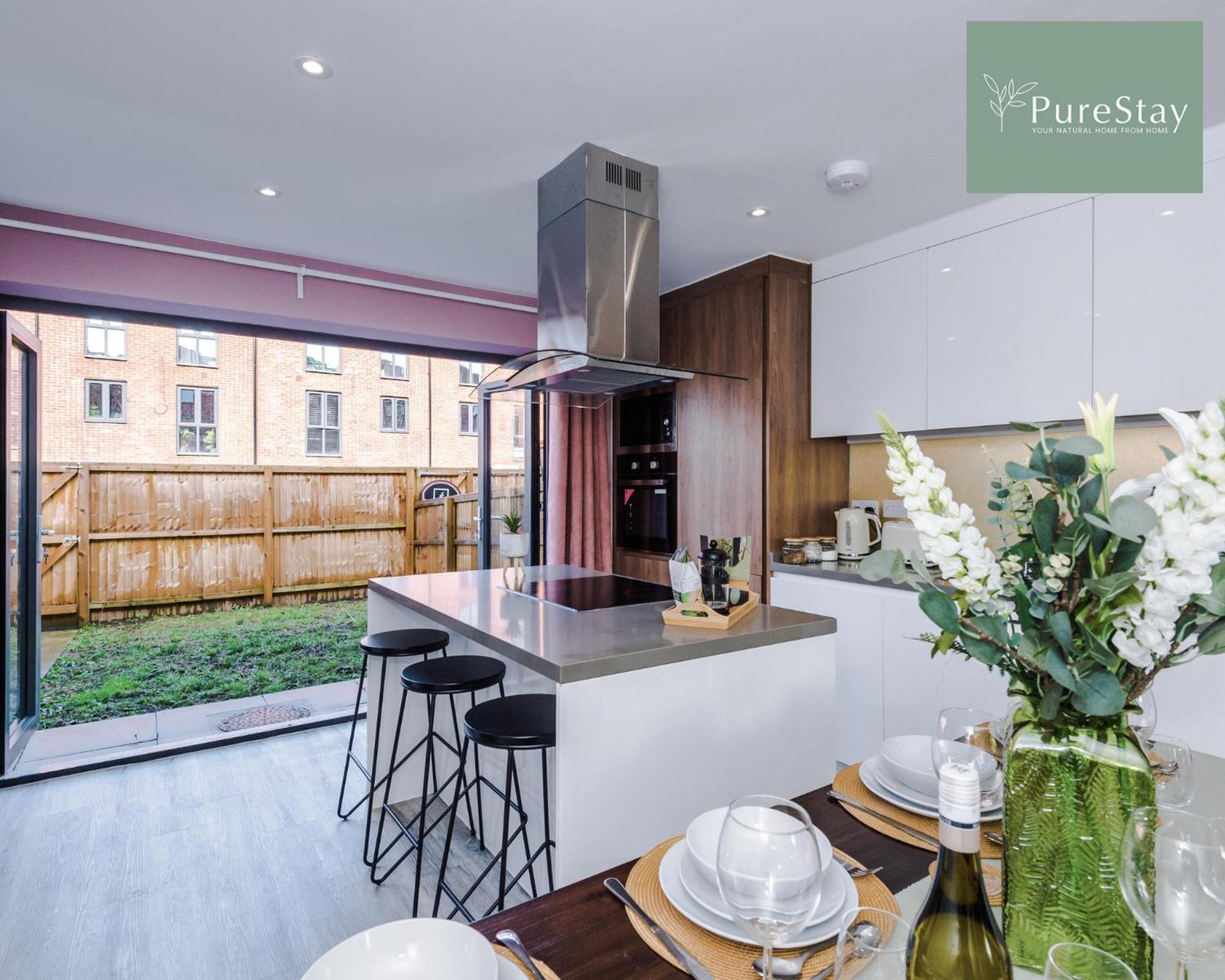 Stunning Five Bedroom Manchester House With Free Parking By Purestay Short Lets & Serviced Accommodation Εξωτερικό φωτογραφία