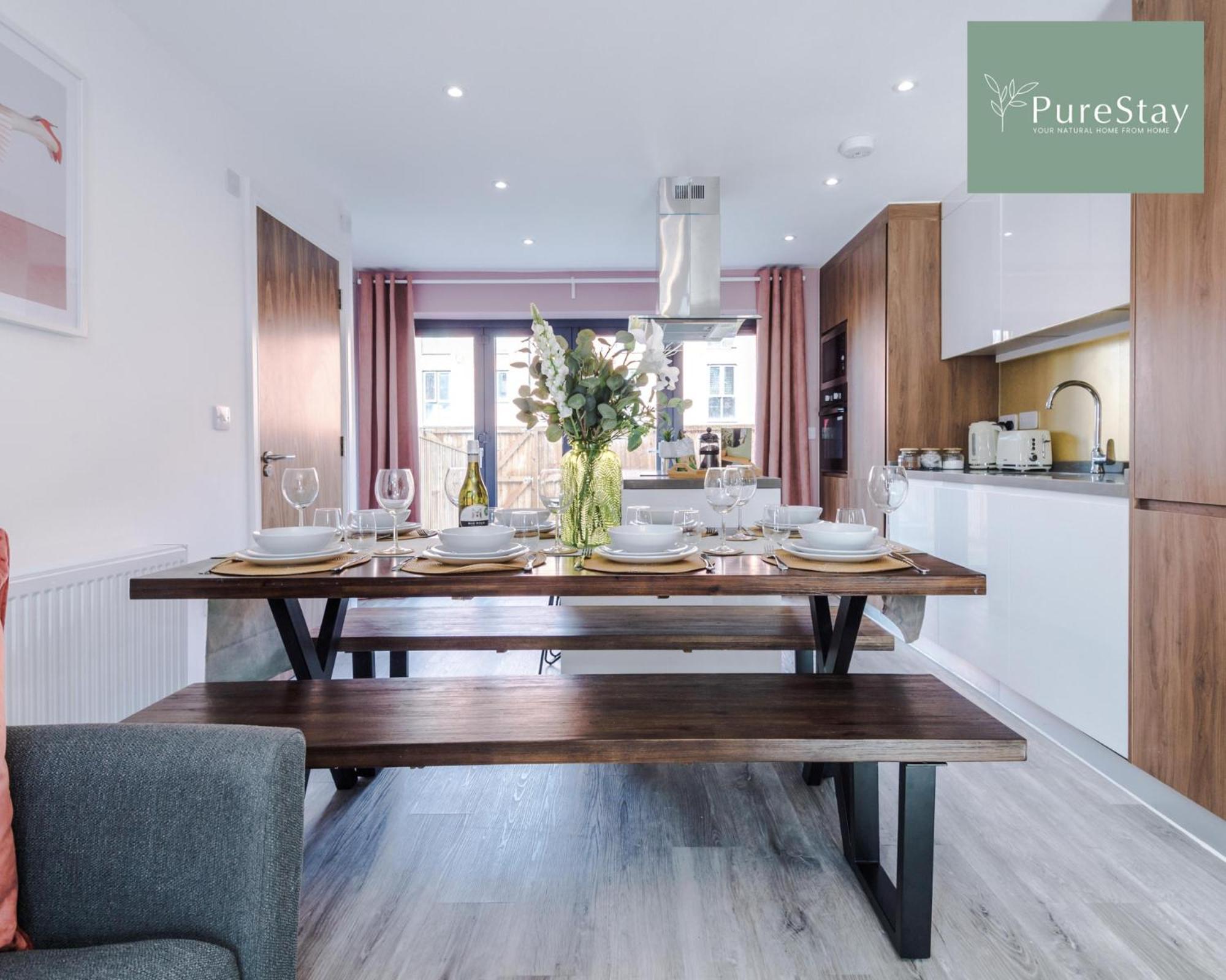 Stunning Five Bedroom Manchester House With Free Parking By Purestay Short Lets & Serviced Accommodation Εξωτερικό φωτογραφία